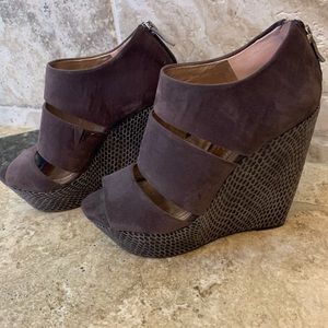 BCBG wedge gray suede